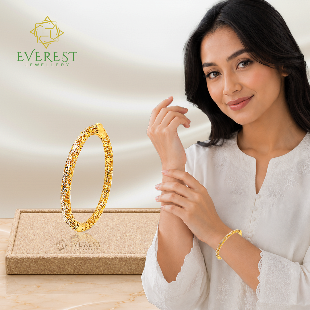 916  2C Flower Design Bangle